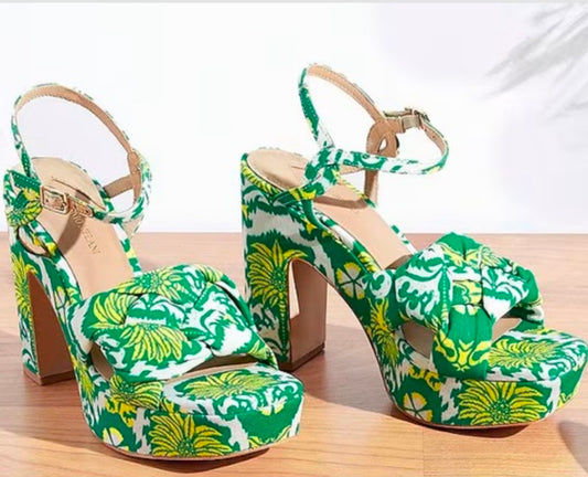 NWT Antonio Melani Green & White Block Heels Size 10 (4.5 inch)