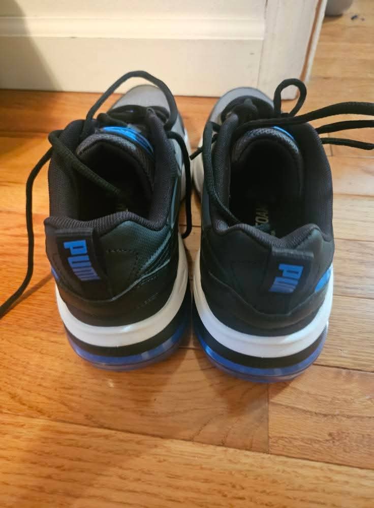 NWOT Mens Puma Sneakers Size 9