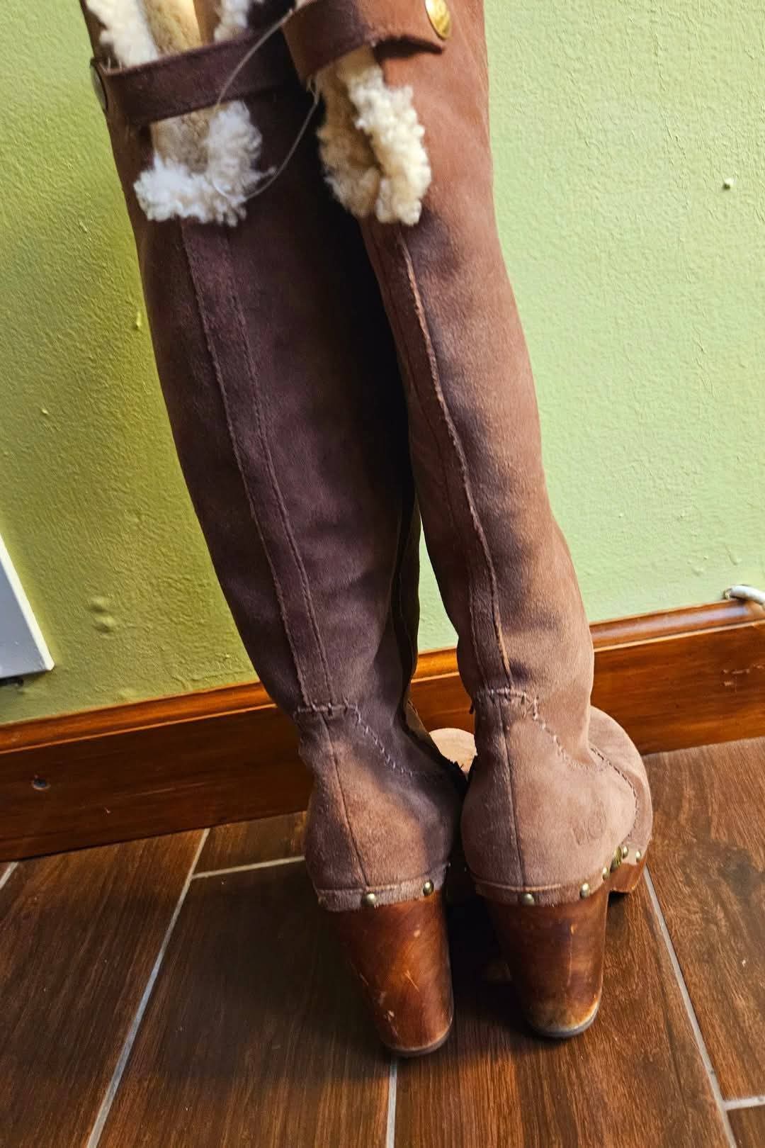 NWOT UGG Brown nee high boots
Size 9