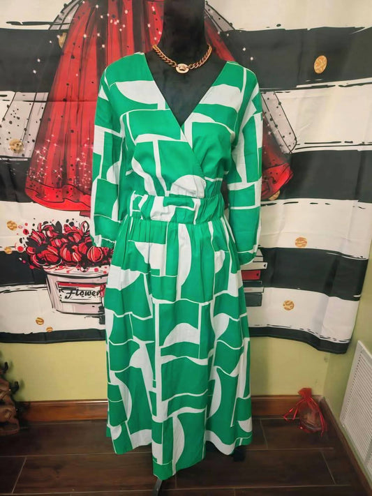On 34th Green and White Dress Size 2X