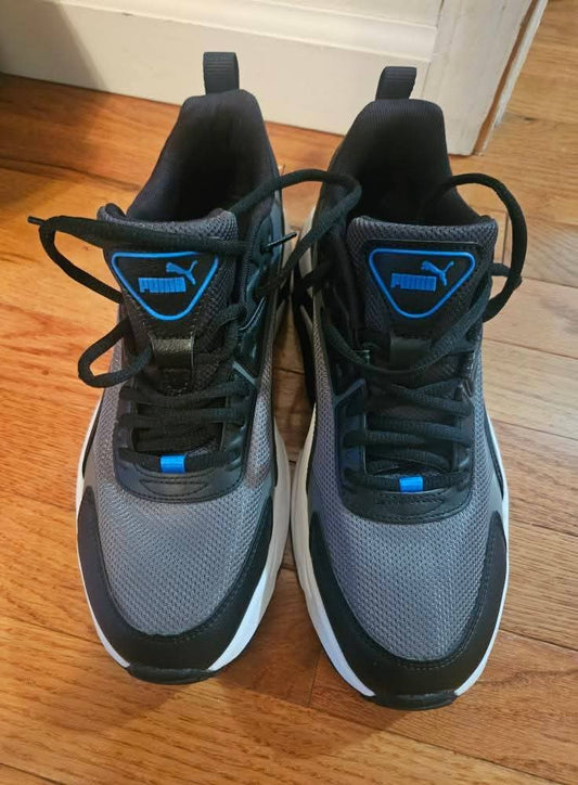 NWOT Mens Puma Sneakers Size 9