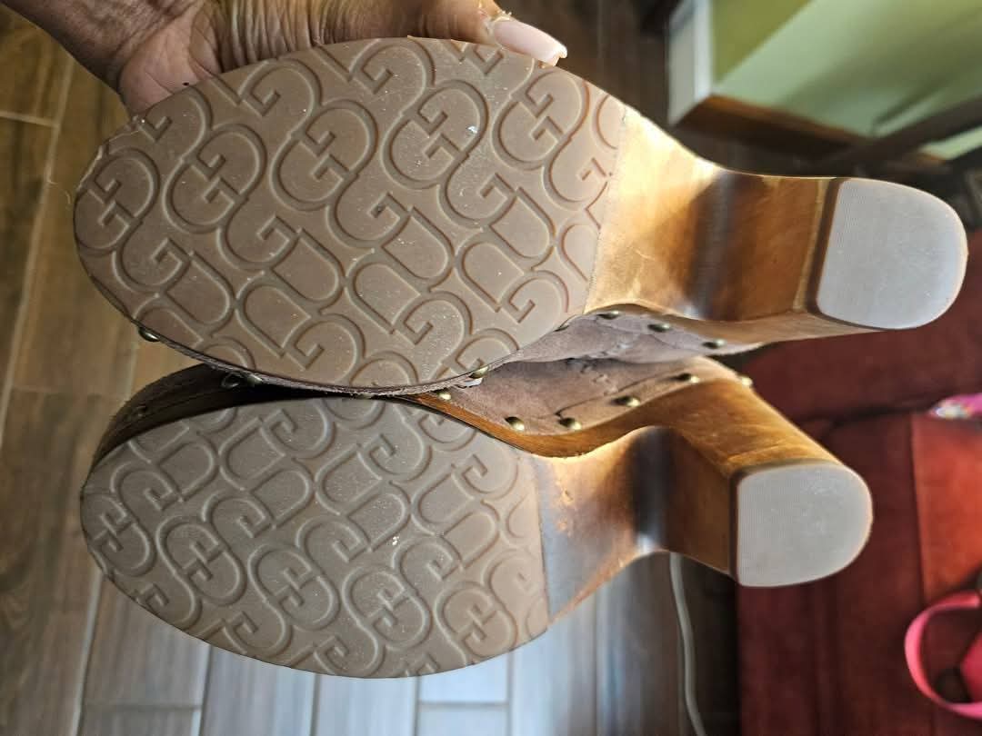 NWOT UGG Brown nee high boots
Size 9