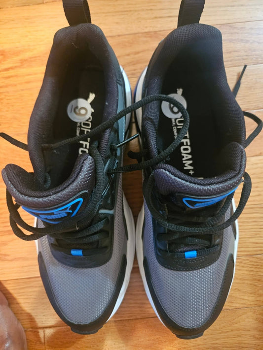 NWOT Mens Puma Sneakers Size 9